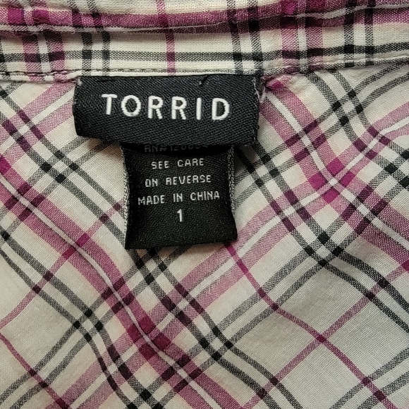 Torrid Grey & Pink Empire Top - Size 1X - Picture 4 of 5